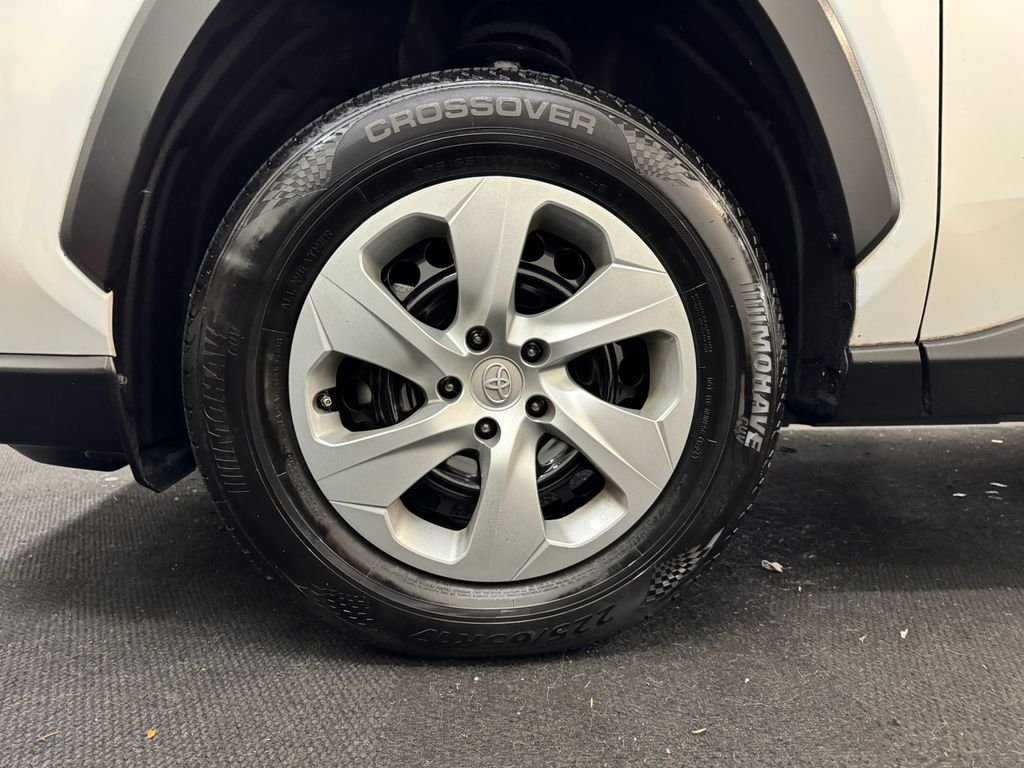 Used 2020 White Toyota LE image 12