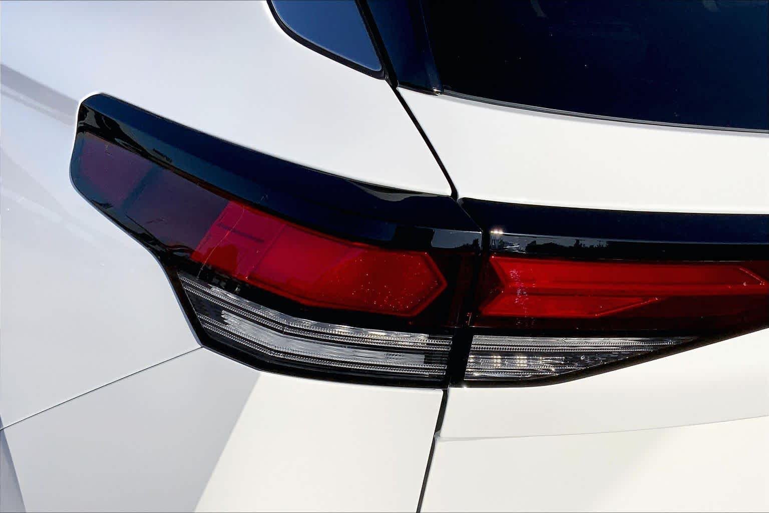 New 2026 Pure White Volkswagen SE image 14