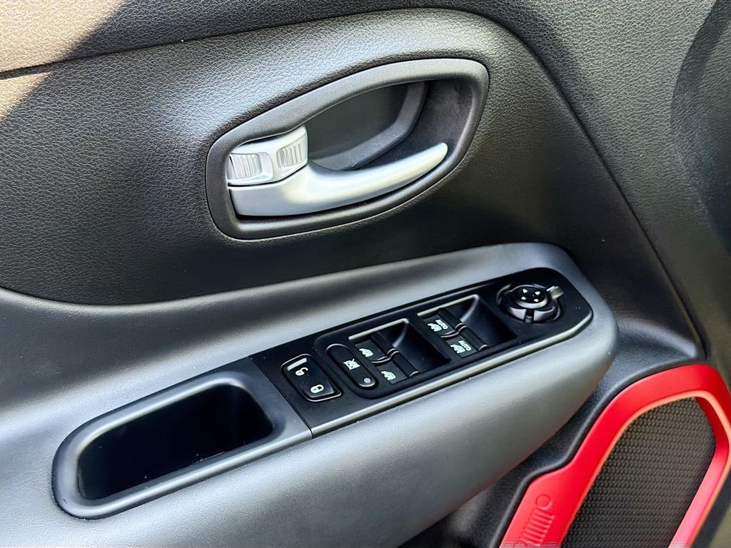 Used 2022 Sting-Gray Clearcoat Jeep Trailhawk image 15