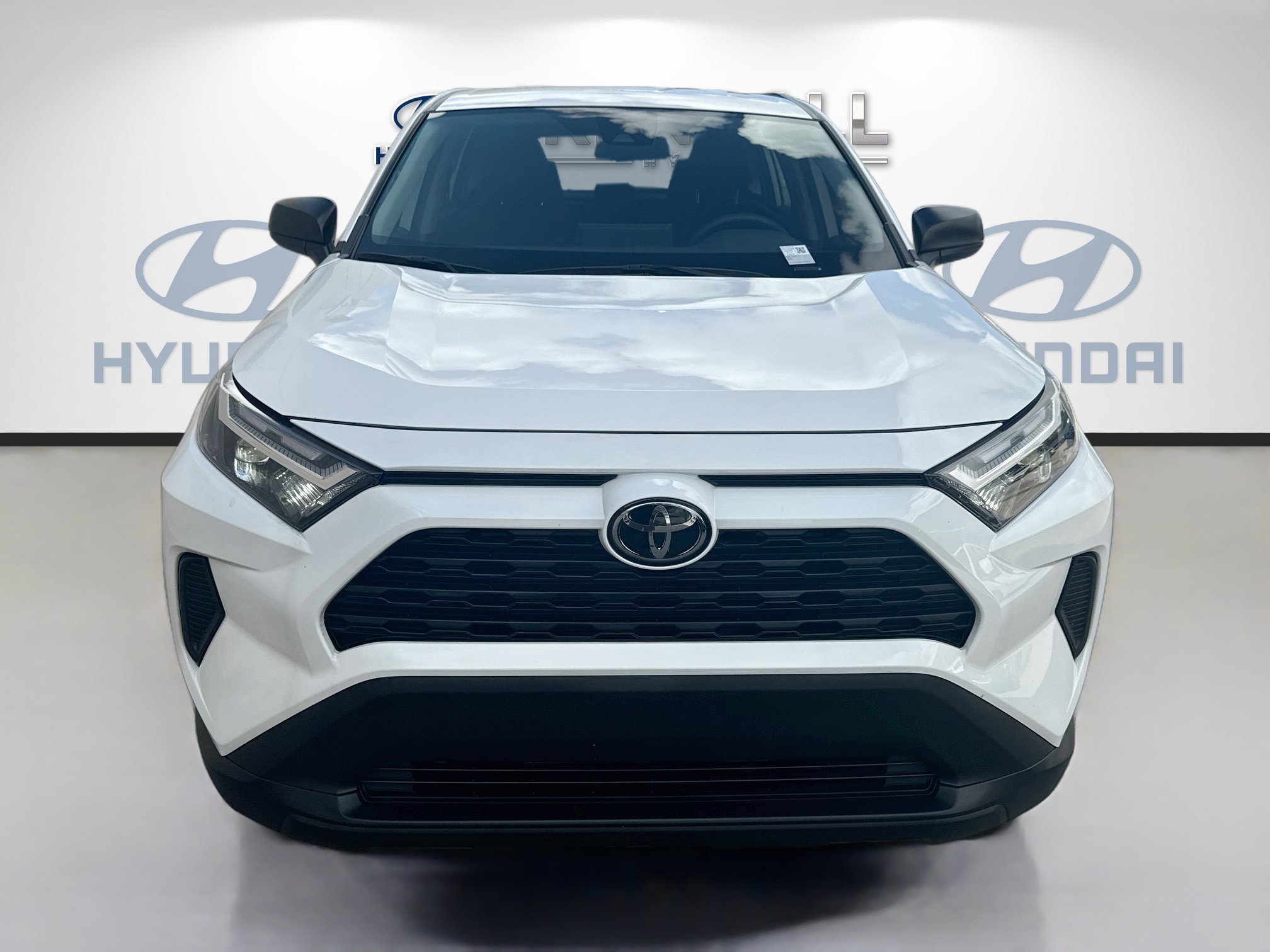 Used 2025 Ice Toyota LE image 2