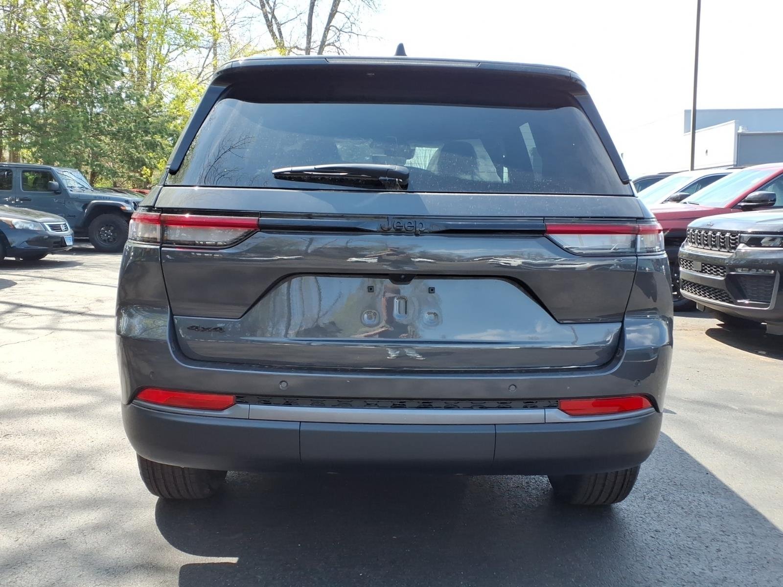 New 2026 Baltic Gray Metallic Clear-Coat Exterior Paint Jeep Altitude image 5