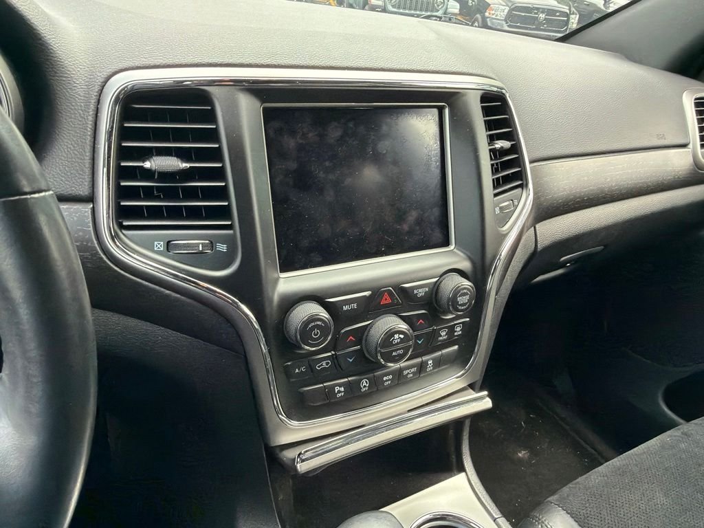 Used 2018 Silver Jeep Altitude image 10