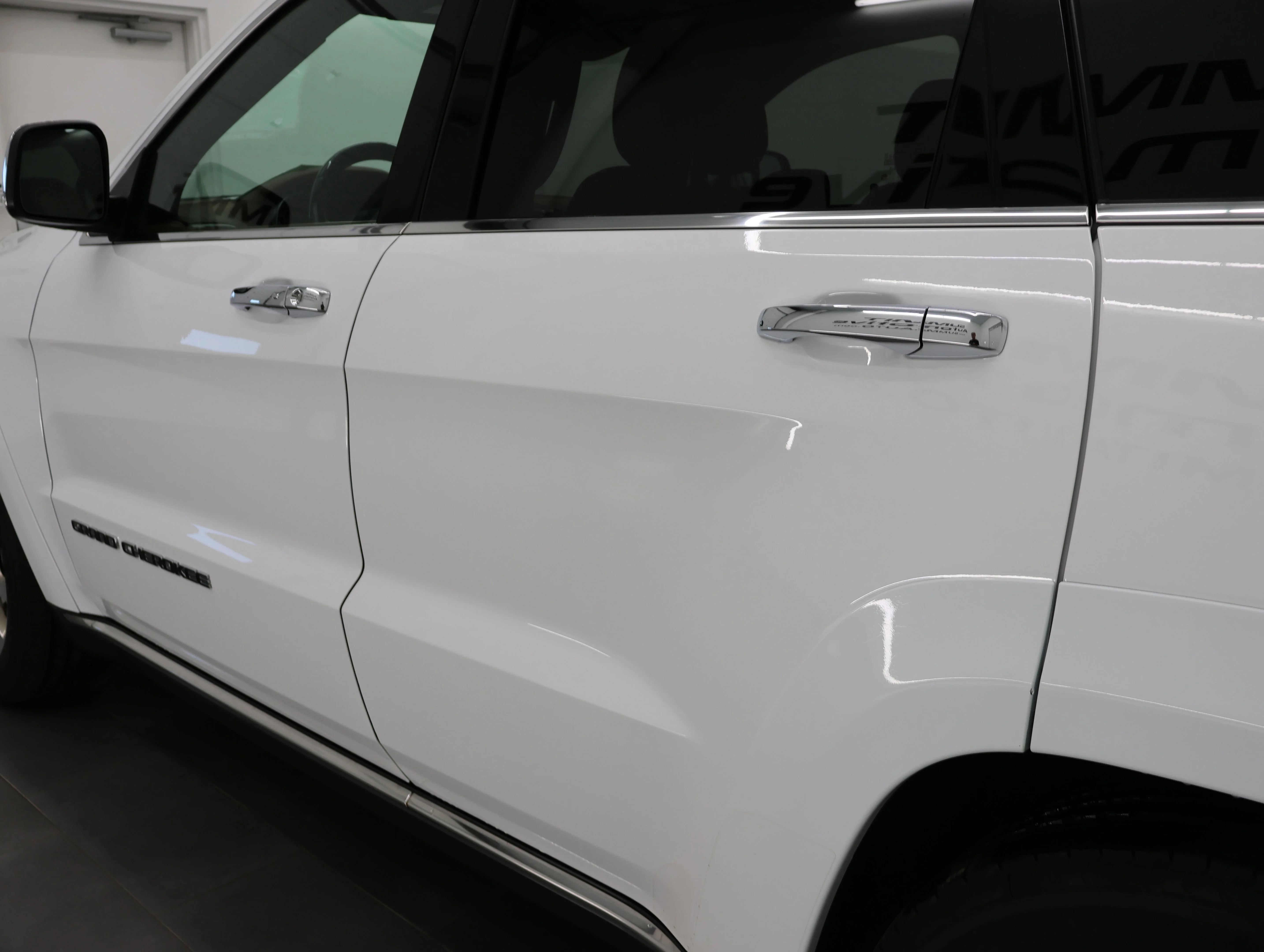 Used 2020 Bright White Clearcoat Jeep Summit image 31