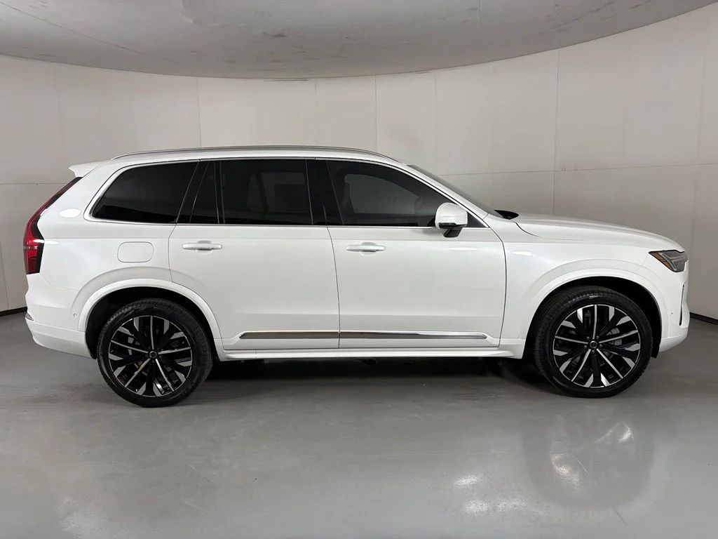 New 2026 Crystal White Volvo Plus image 9