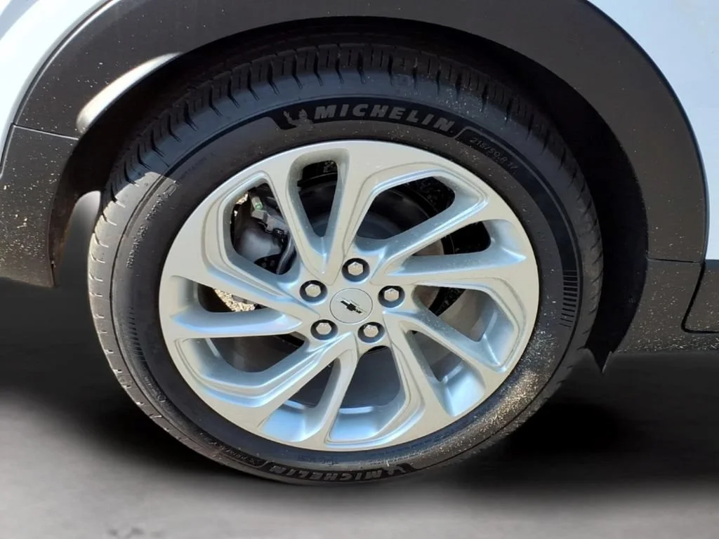 2027 Chevrolet Bolt LT - Photo 33