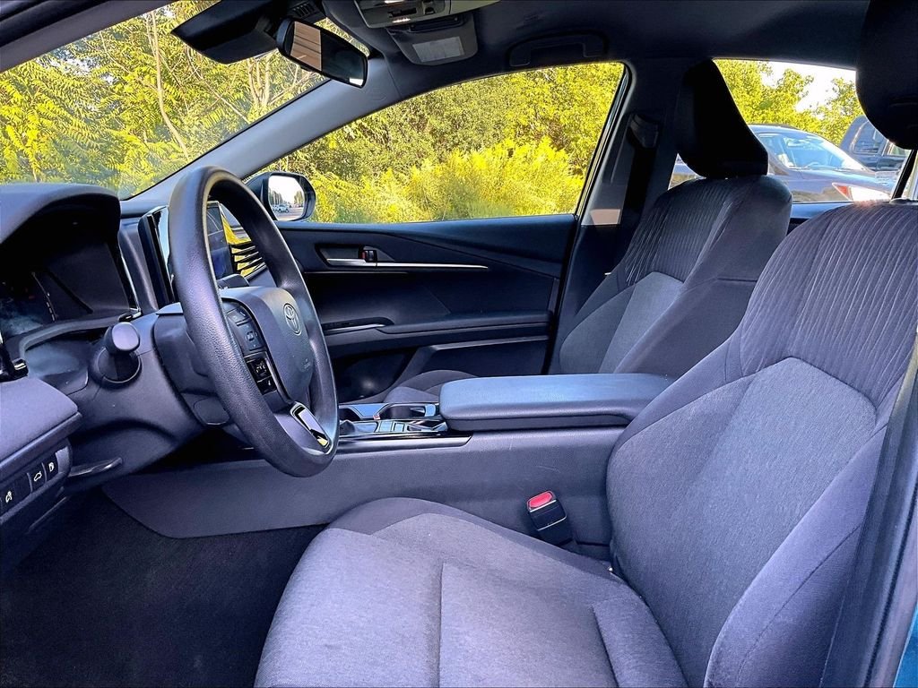 Used 2025  Toyota LE image 4