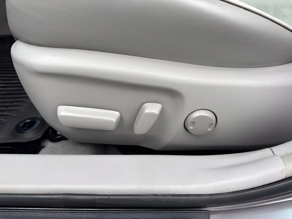 Used 2017 Gray Toyota XLE image 9