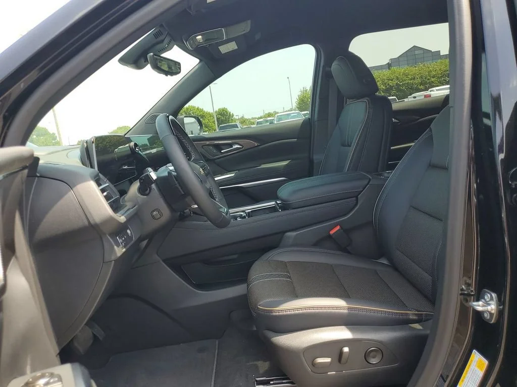 New 2026 Mosaic Black Metallic Chevrolet High Country image 25