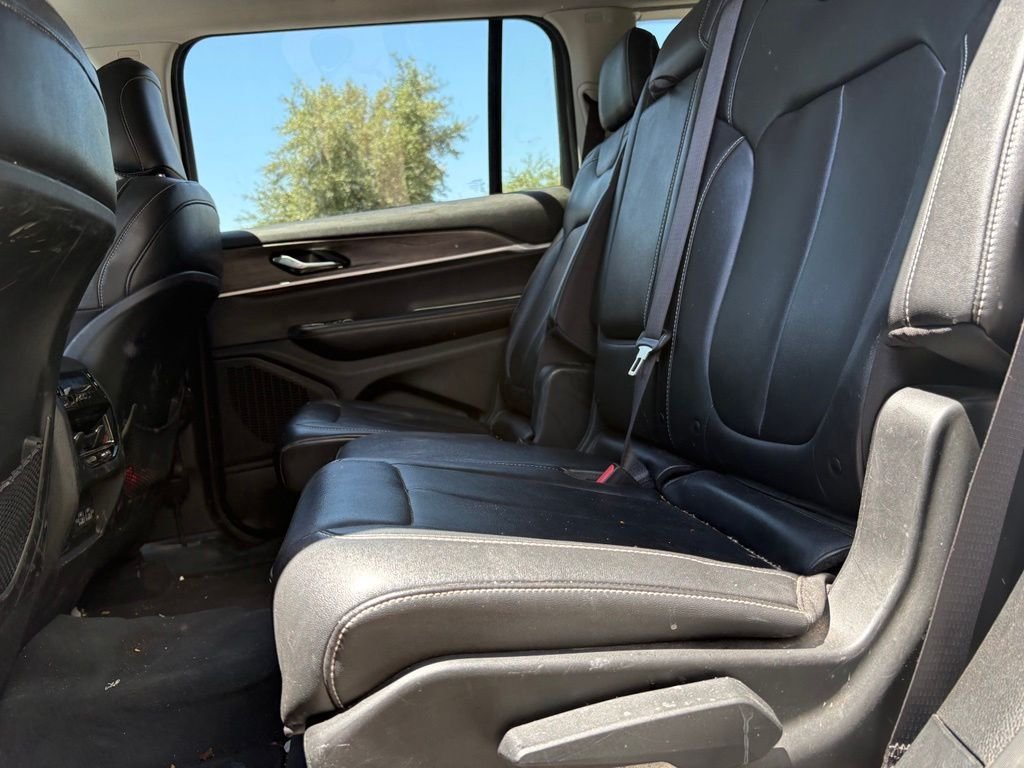 Used 2023 White/off-white Jeep Limited image 11