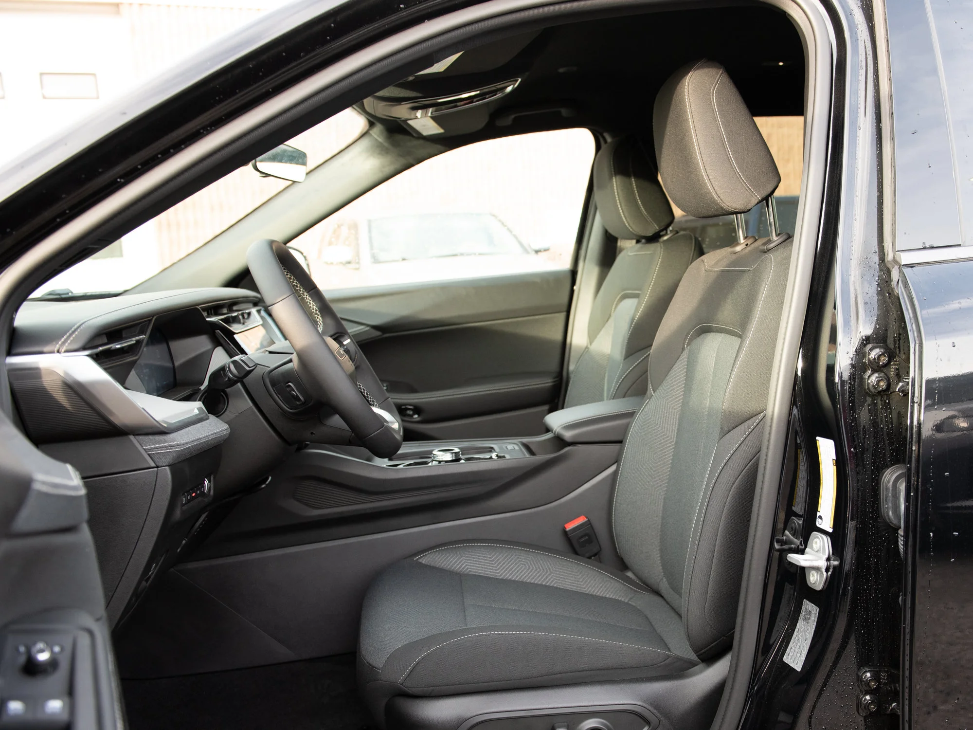 New 2026 Black Jeep Laredo* 4x4 Hybrid, Heated Seats/Wheel, 6.3L/100KMS, Remote Start image 17