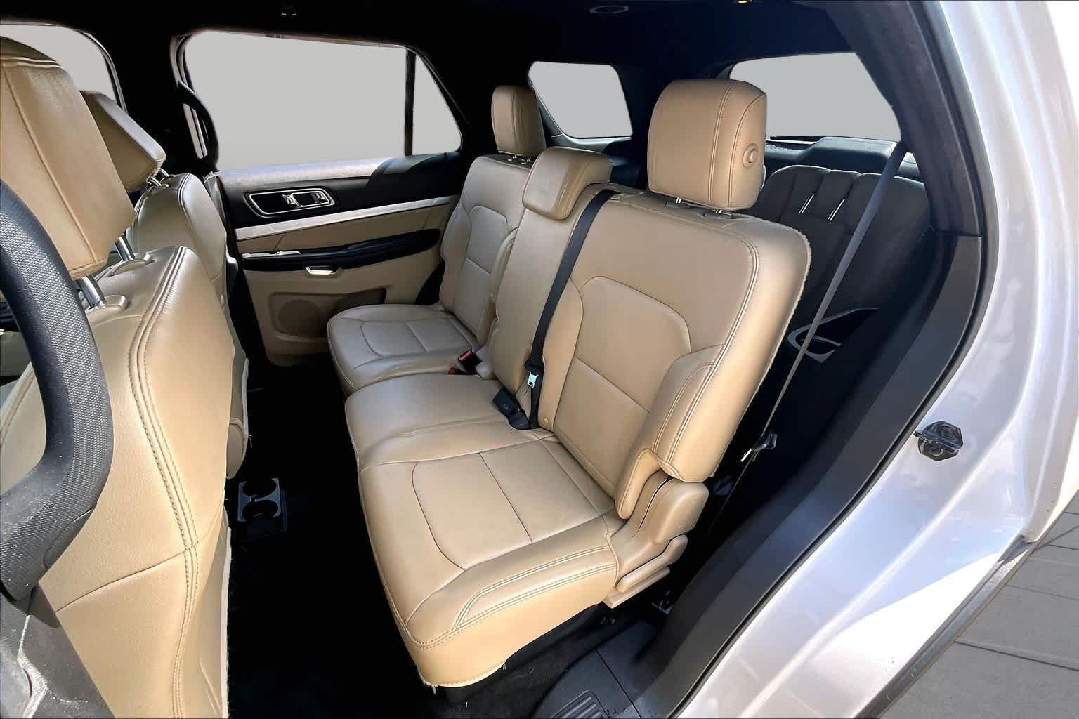 Used 2017 White Platinum Metallic Tri-Coat Ford XLT image 21