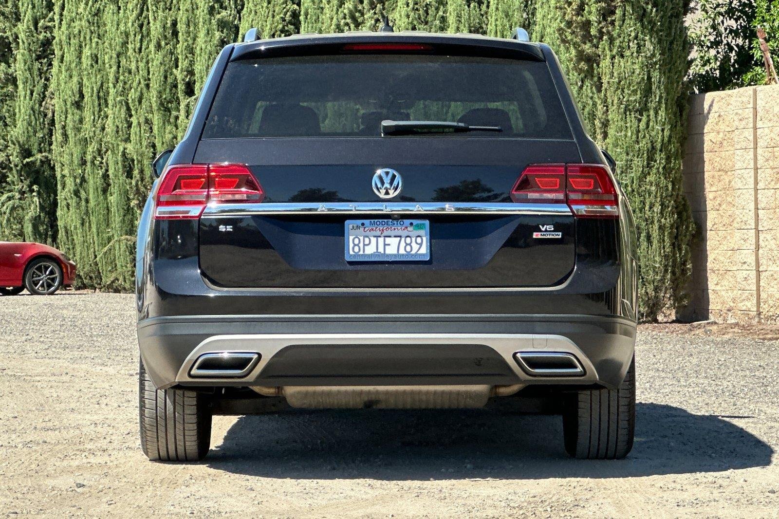 Used 2018 Deep Black Pearl Volkswagen 3.6L V6 SE image 5