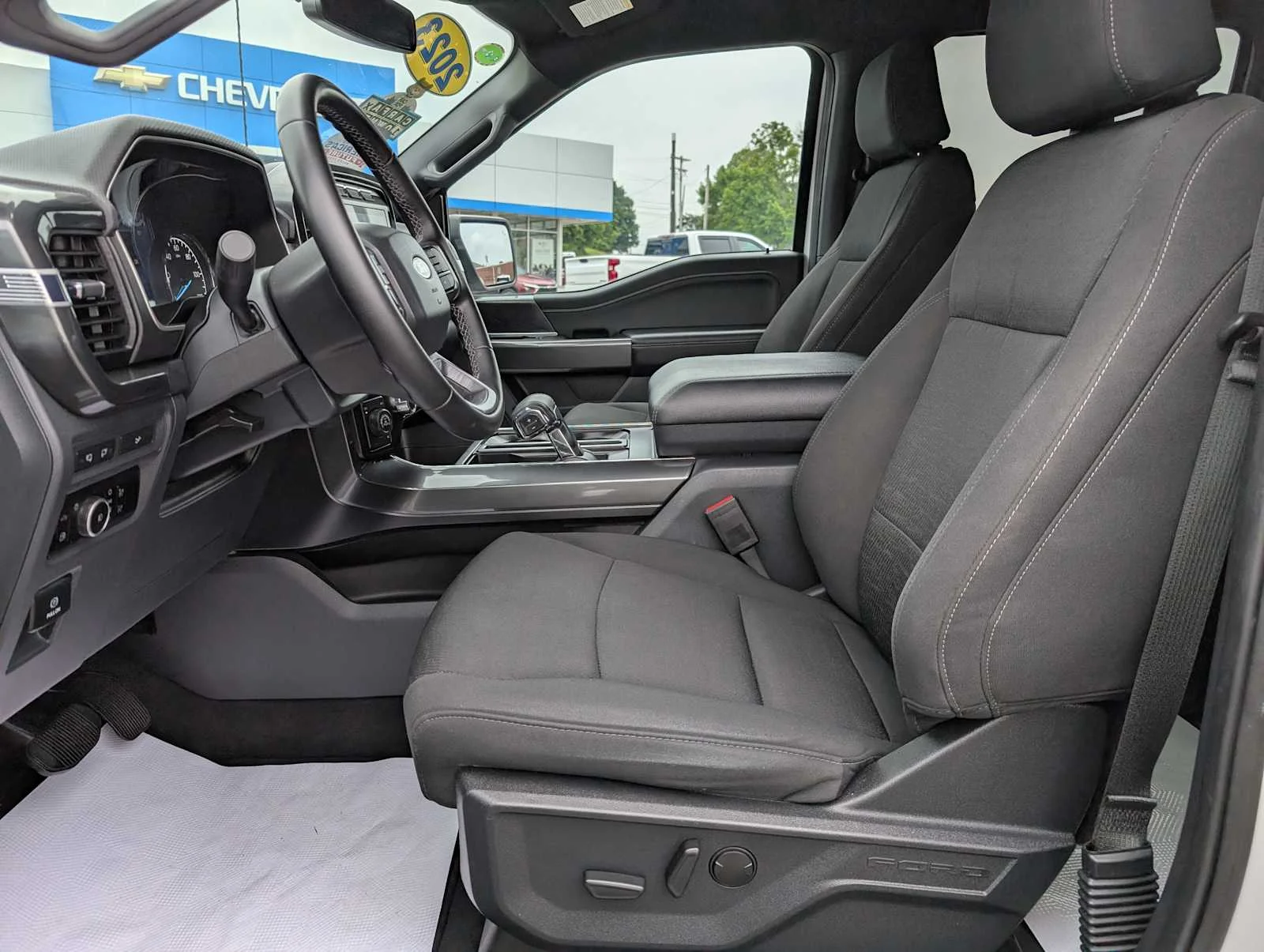 Used 2023 Oxford White Ford XLT image 4