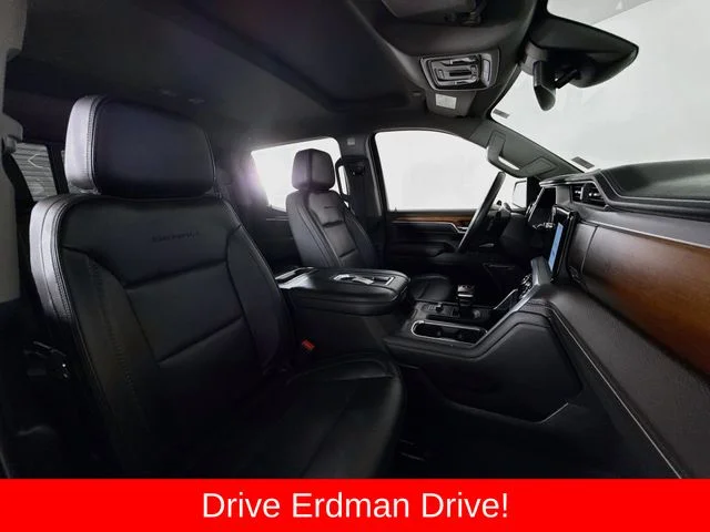 Used 2022 White GMC Denali image 23