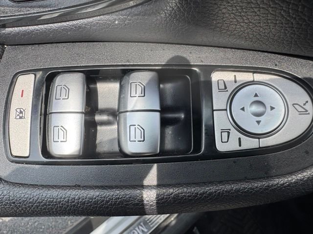 Used 2020 Iridium Silver Metallic Mercedes-Benz GLC 300 image 9