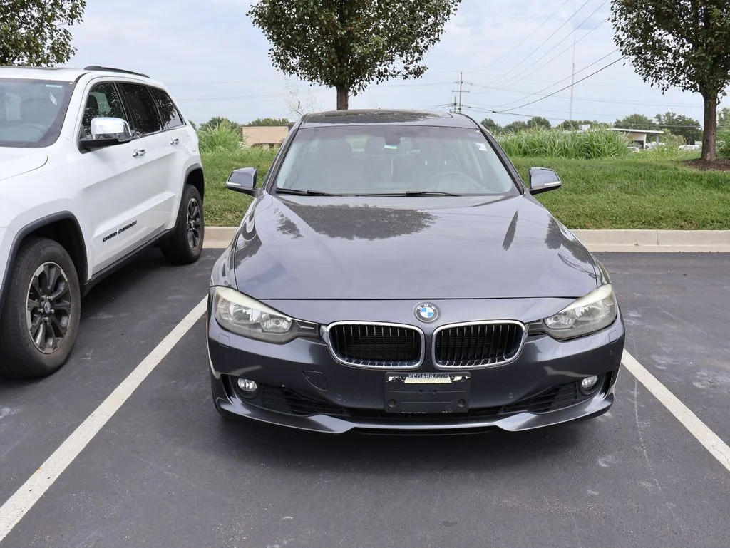 Used 2015 Gray BMW 328i xDrive image 3