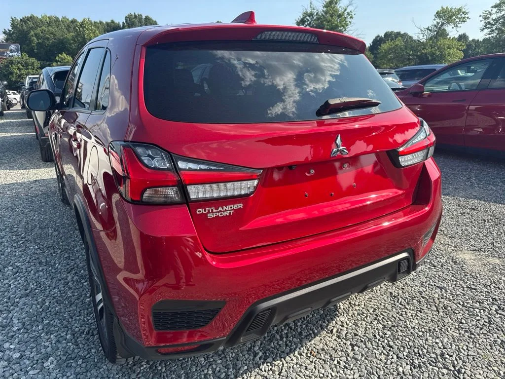 Used 2024 Red Mitsubishi 2.0 ES image 4