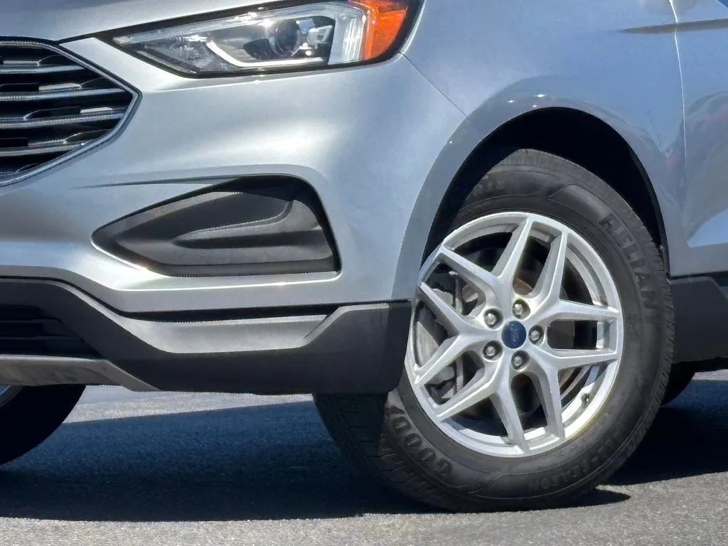 Used 2022 Silver Ford SEL image 2