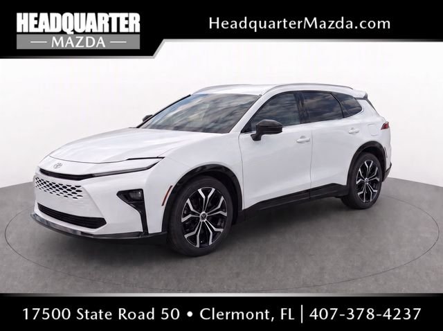 Used 2025 White Toyota XLE image 1