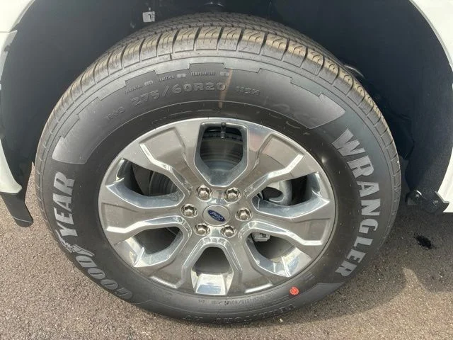 New 2026 Star White Metallic Tri-Coat Ford Platinum® image 17