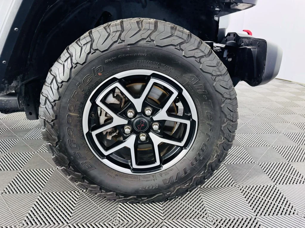Used 2025 White Jeep Rubicon image 30