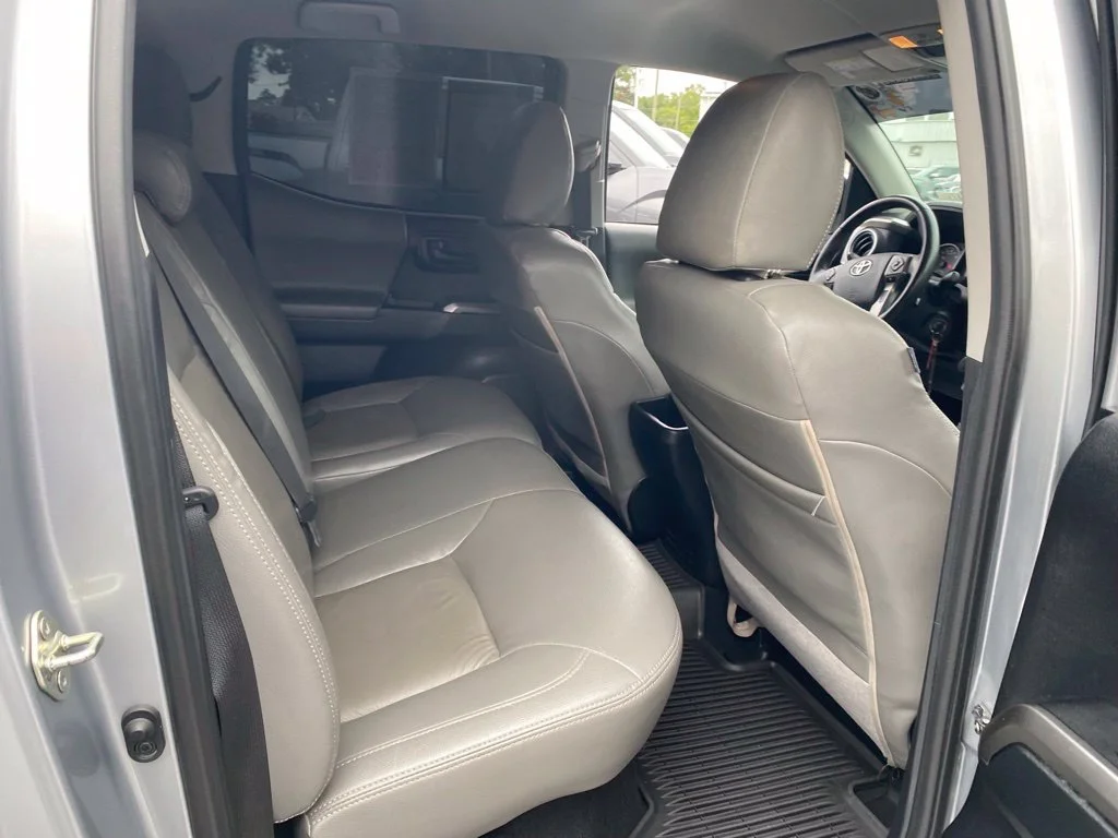 Used 2018 Silver Toyota SR5 image 16