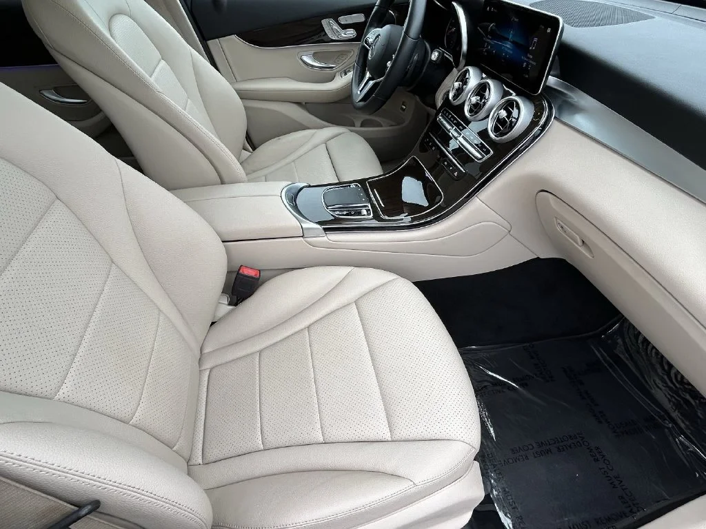 Used 2021 designo Cardinal Red Metallic Mercedes-Benz GLC 300 image 9