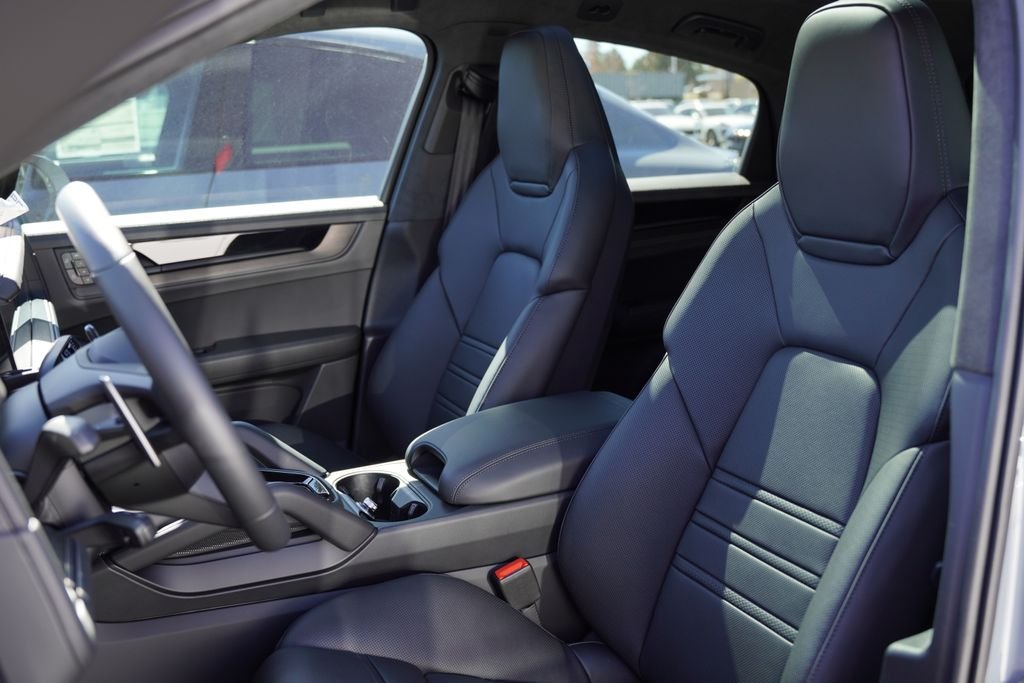 2026 Porsche Cayenne Coupe GTS - Photo 5