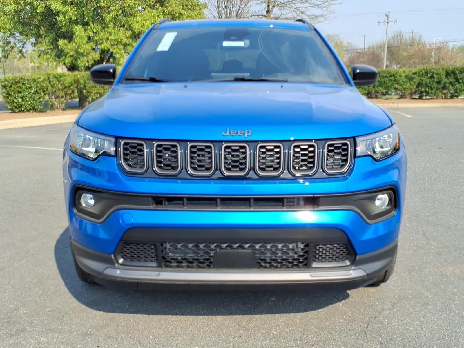 New 2026 Hydro Blue Pearl-Coat Exterior Paint Jeep Latitude Altitude image 13