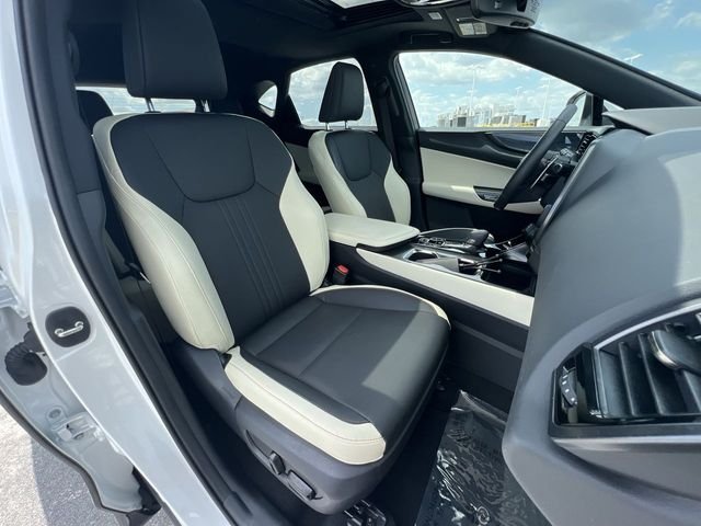 Used 2024 White Lexus 350 Premium image 25
