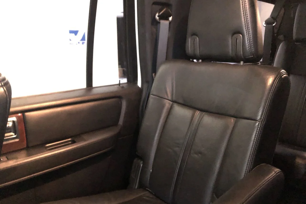 Used 2015 White Platinum Lincoln  image 13