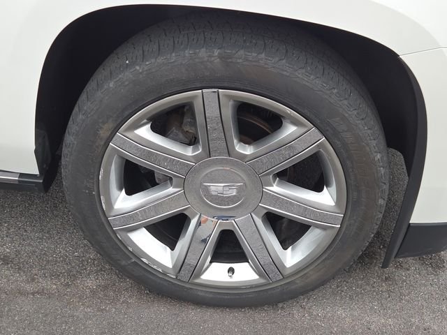 Used 2018 Crystal White Cadillac Premium image 30