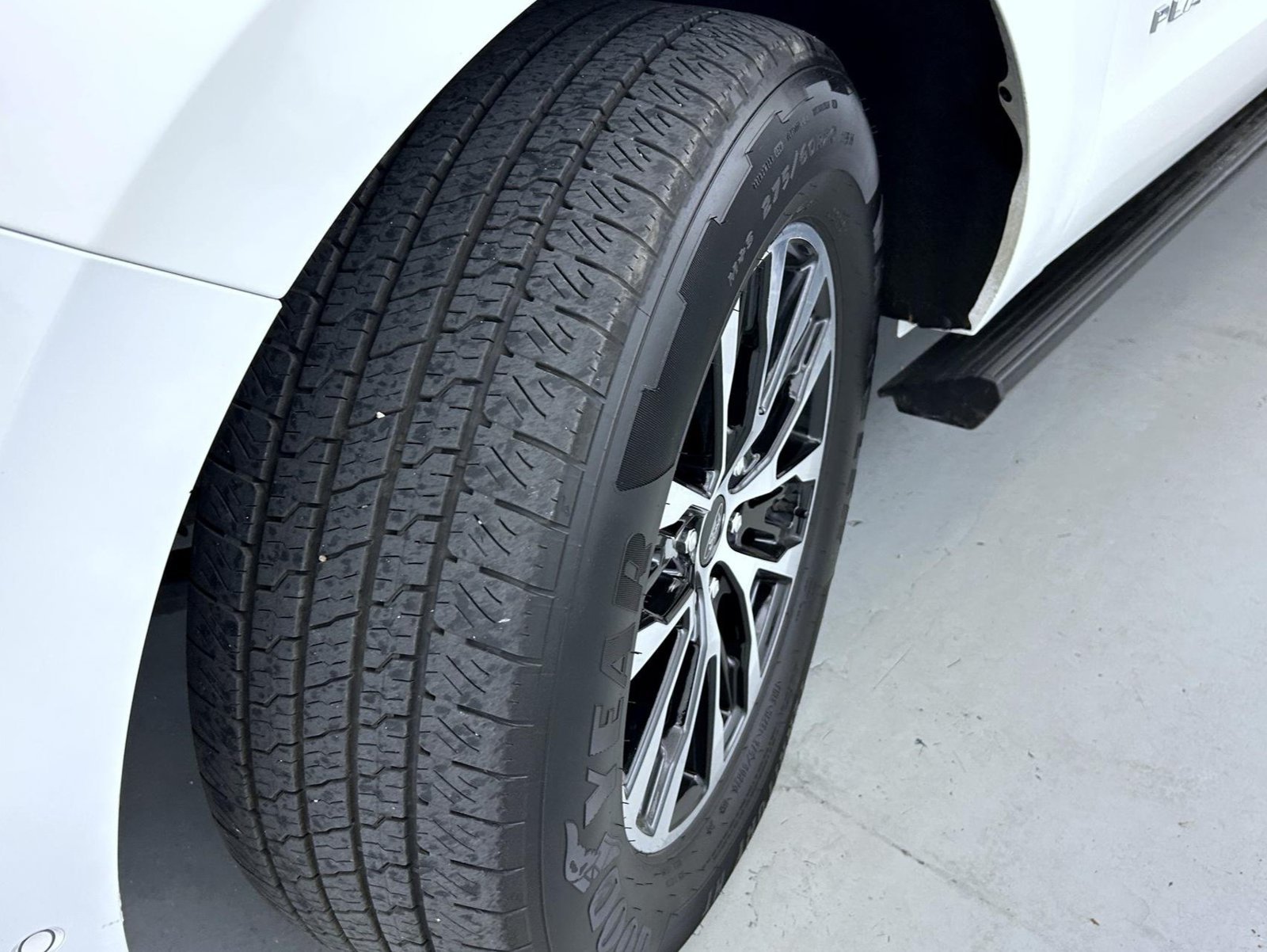 Used 2025 White Ford Platinum image 28