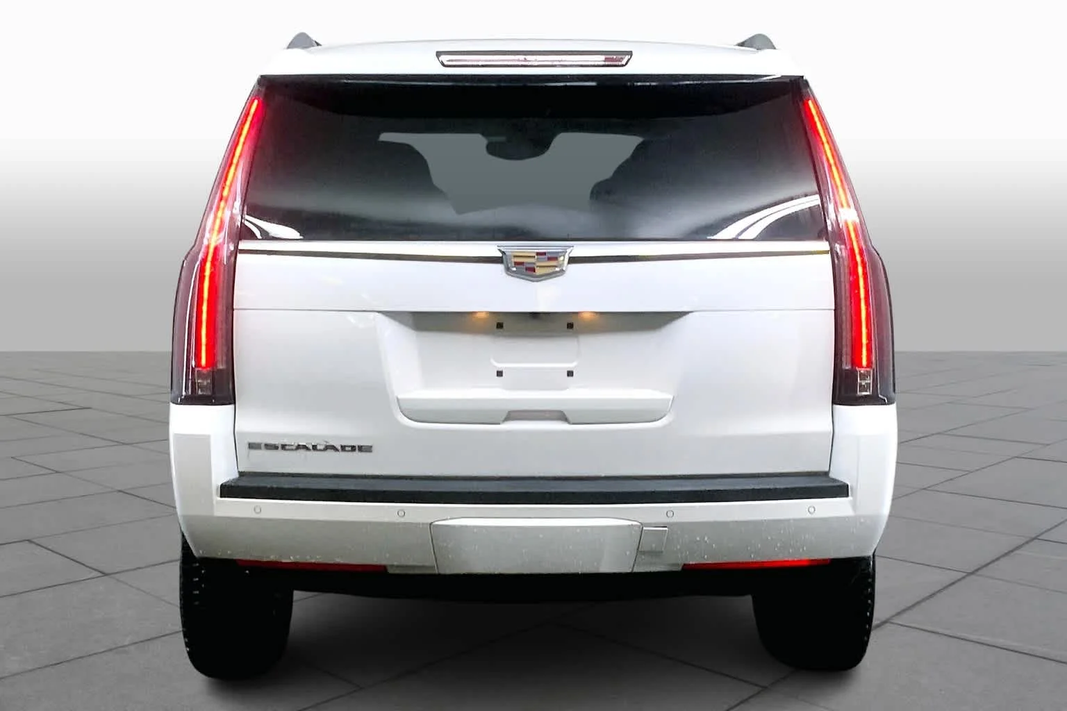 Used 2016 Crystal White Tricoat Cadillac Premium Collection image 5