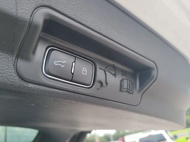 Used 2021 Silver Ford XLT image 11