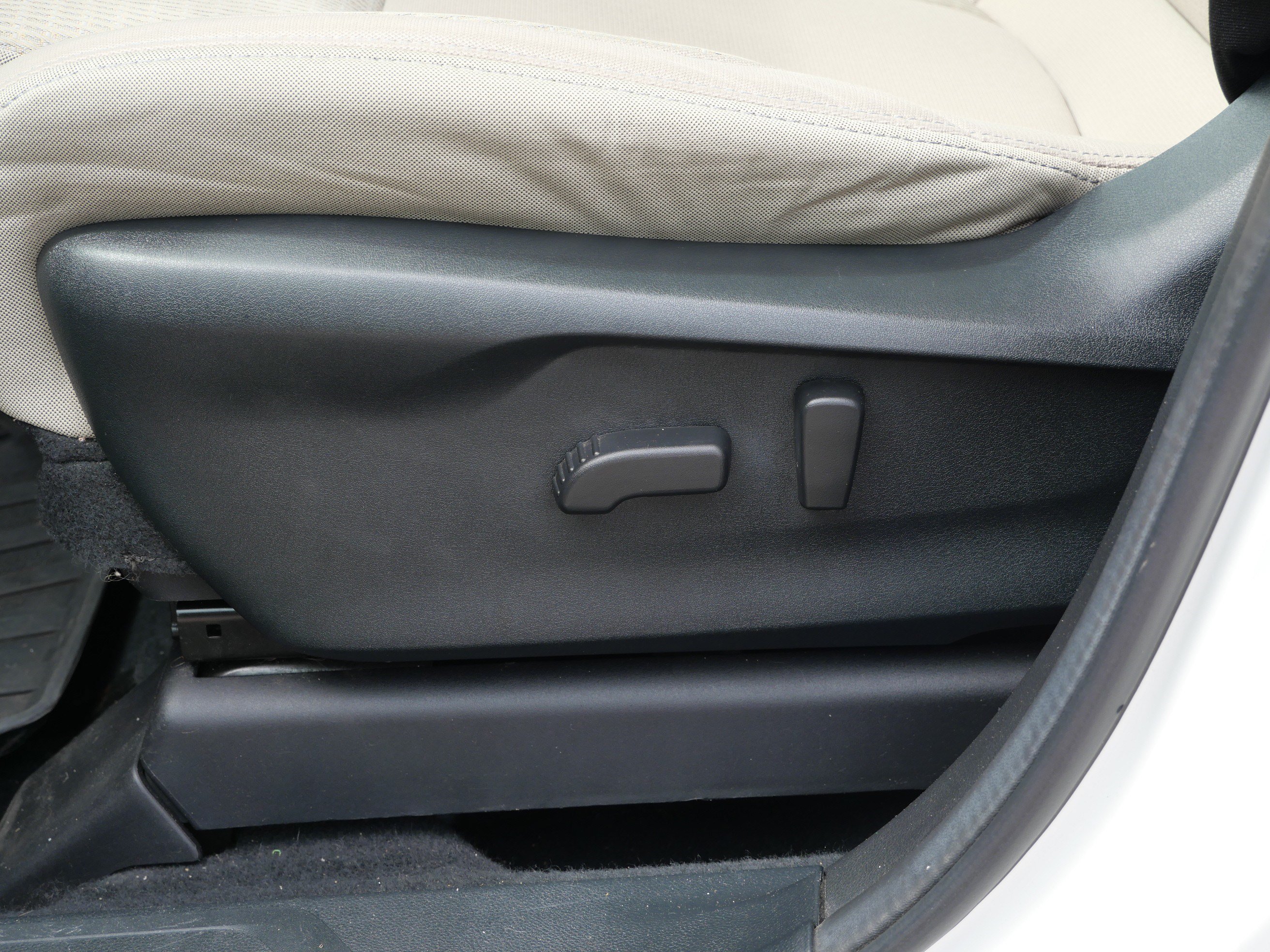 Used 2022 Crystal White Pearl Subaru Premium image 19