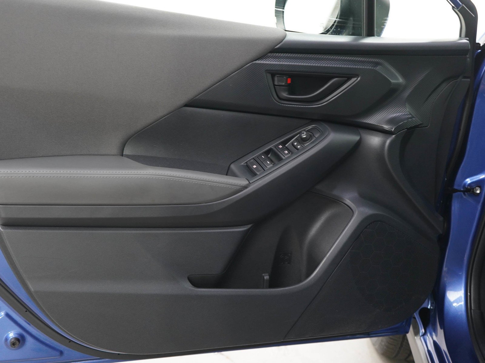 Used 2025 Daybreak Blue Pearl Subaru Premium image 18