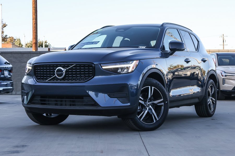 2026 Volvo XC40 Core