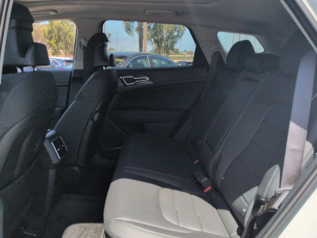 New 2026 Snow White Pearl Kia SX Prestige image 26