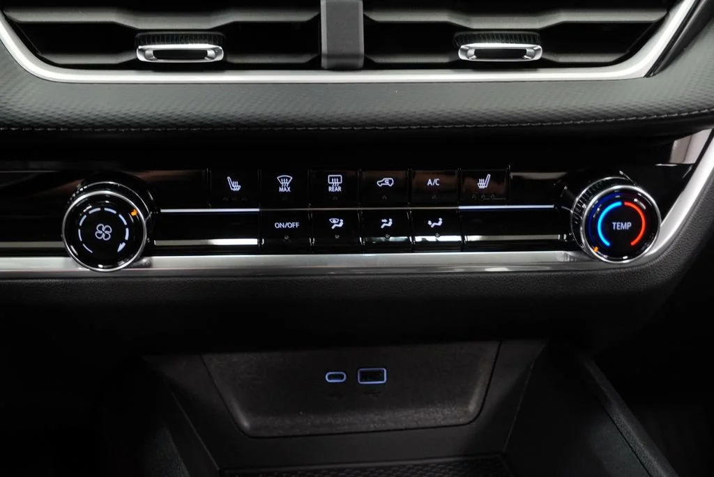 2027 Chevrolet Equinox LT - Photo 18