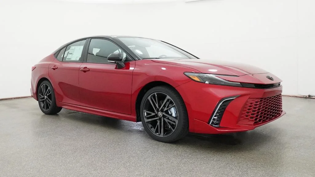 New 2026 Supersonic Red with Midnight Black Metallic roof Toyota XSE image 9