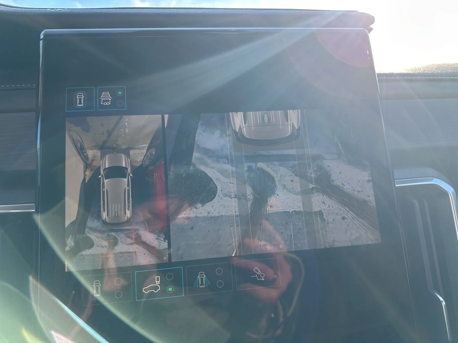 Used 2025 White GMC Elevation image 44