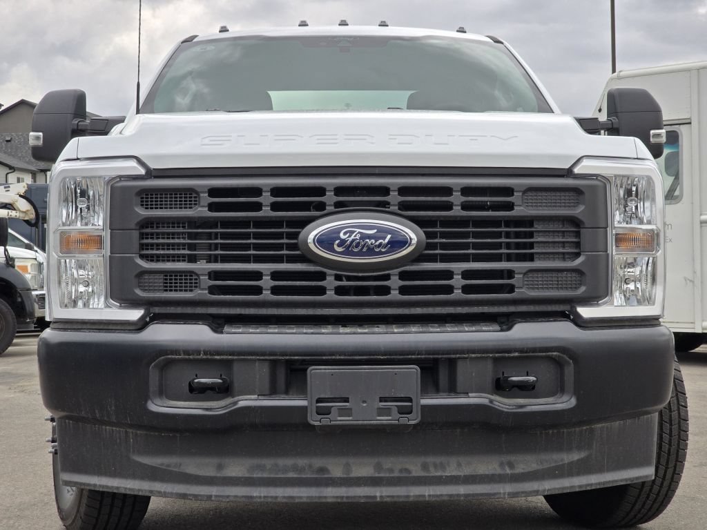 New 2026 Oxford White Ford XL image 3