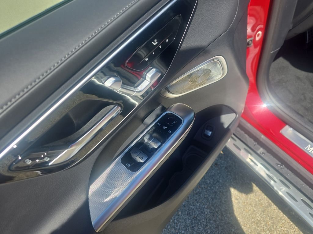 New 2027 MANUFAKTUR Patagonia Red Metallic Mercedes-Benz GLC 300 image 11
