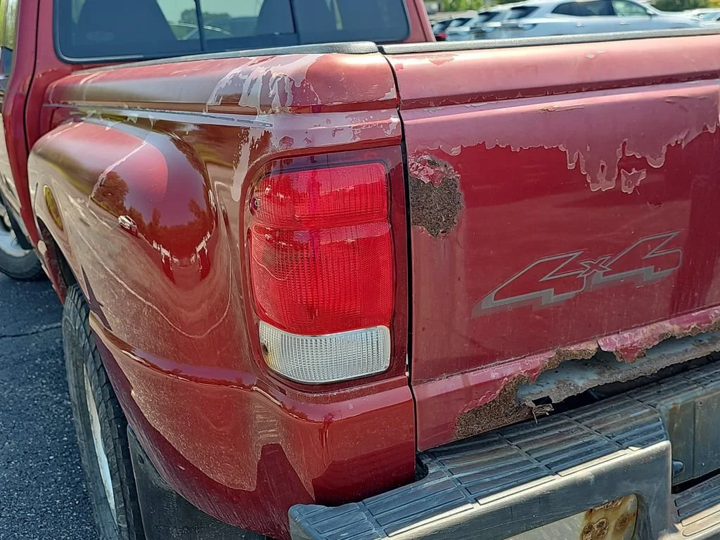 Used 2000 Red Ford XL image 37