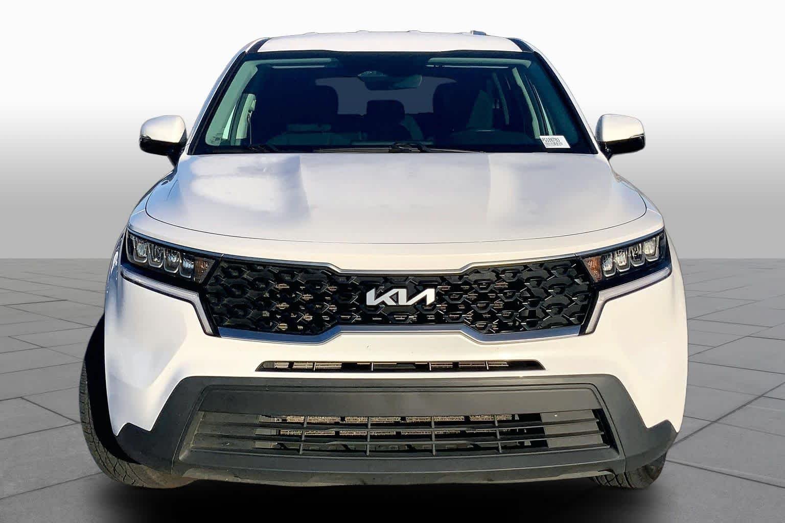 Used 2023 Glacial White Pearl Kia LX image 4