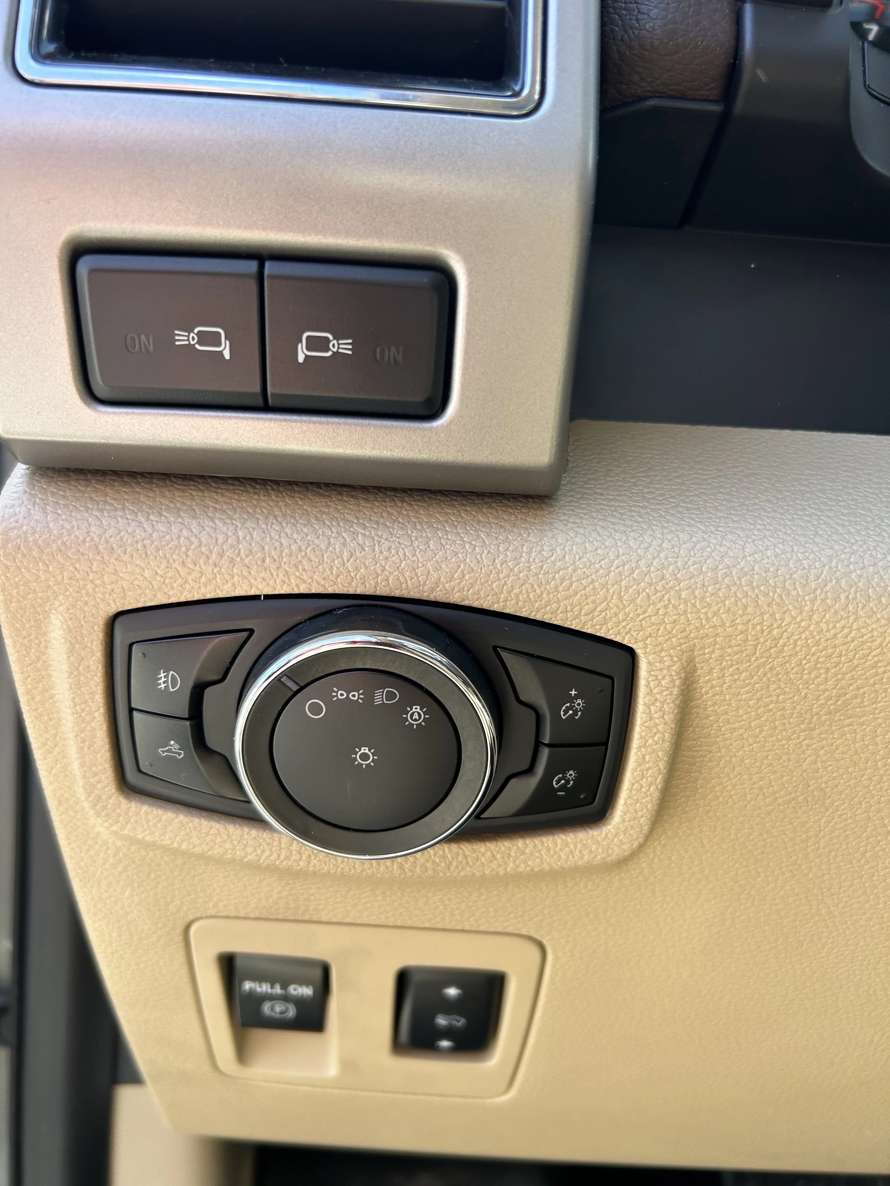 Used 2020 Gray Ford LARIAT image 10
