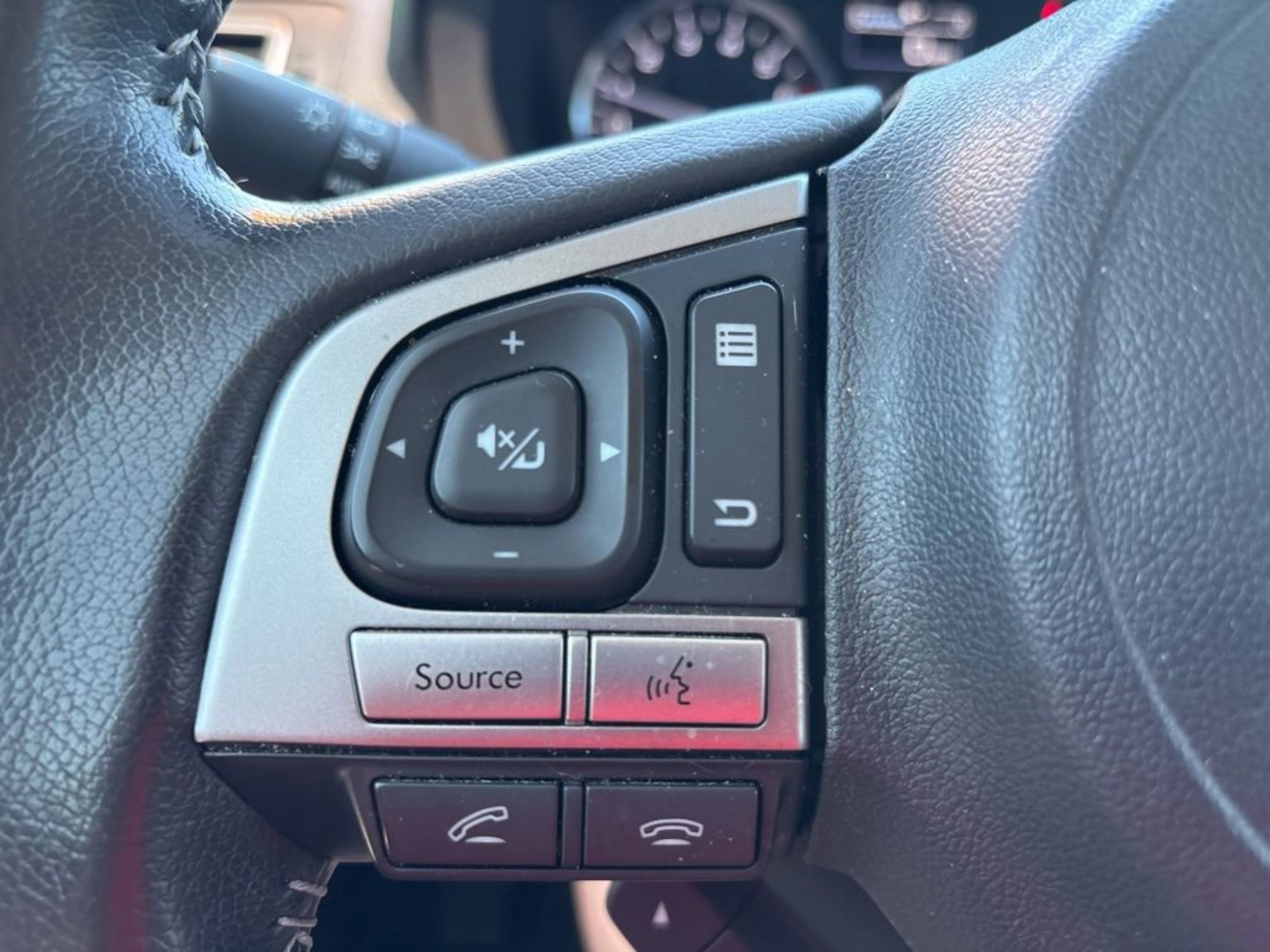 Used 2017 Dark Gray Metallic Subaru Limited image 9