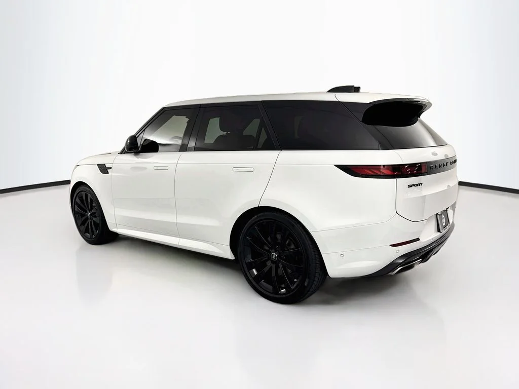 Used 2025 White Land Rover Dynamic SE image 7