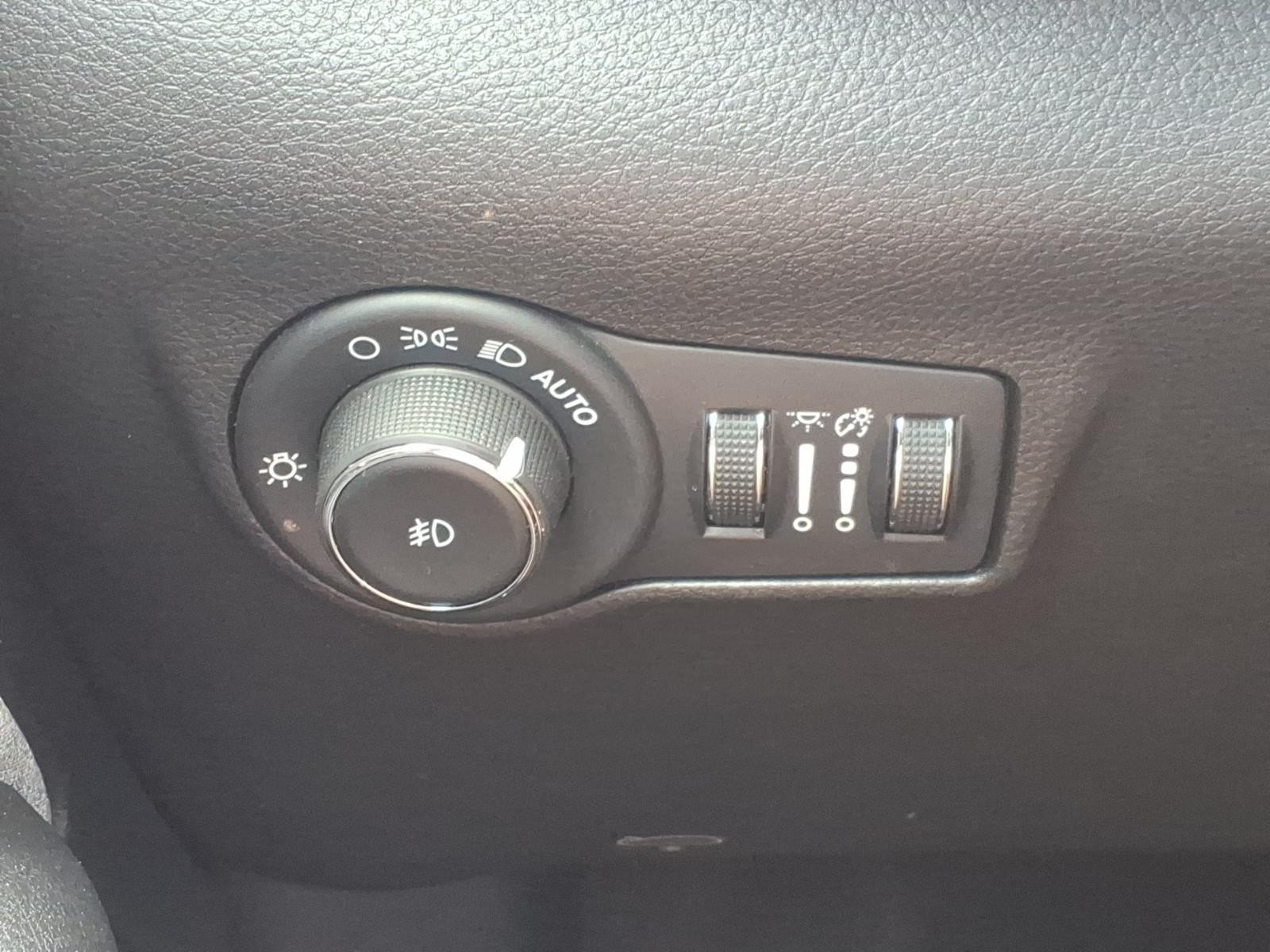 2024 Jeep Compass Latitude Silver at Robbins Nissan